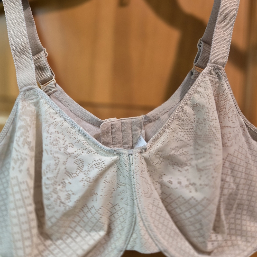 Wacoal Elegant Lace Women's Bra - Cream